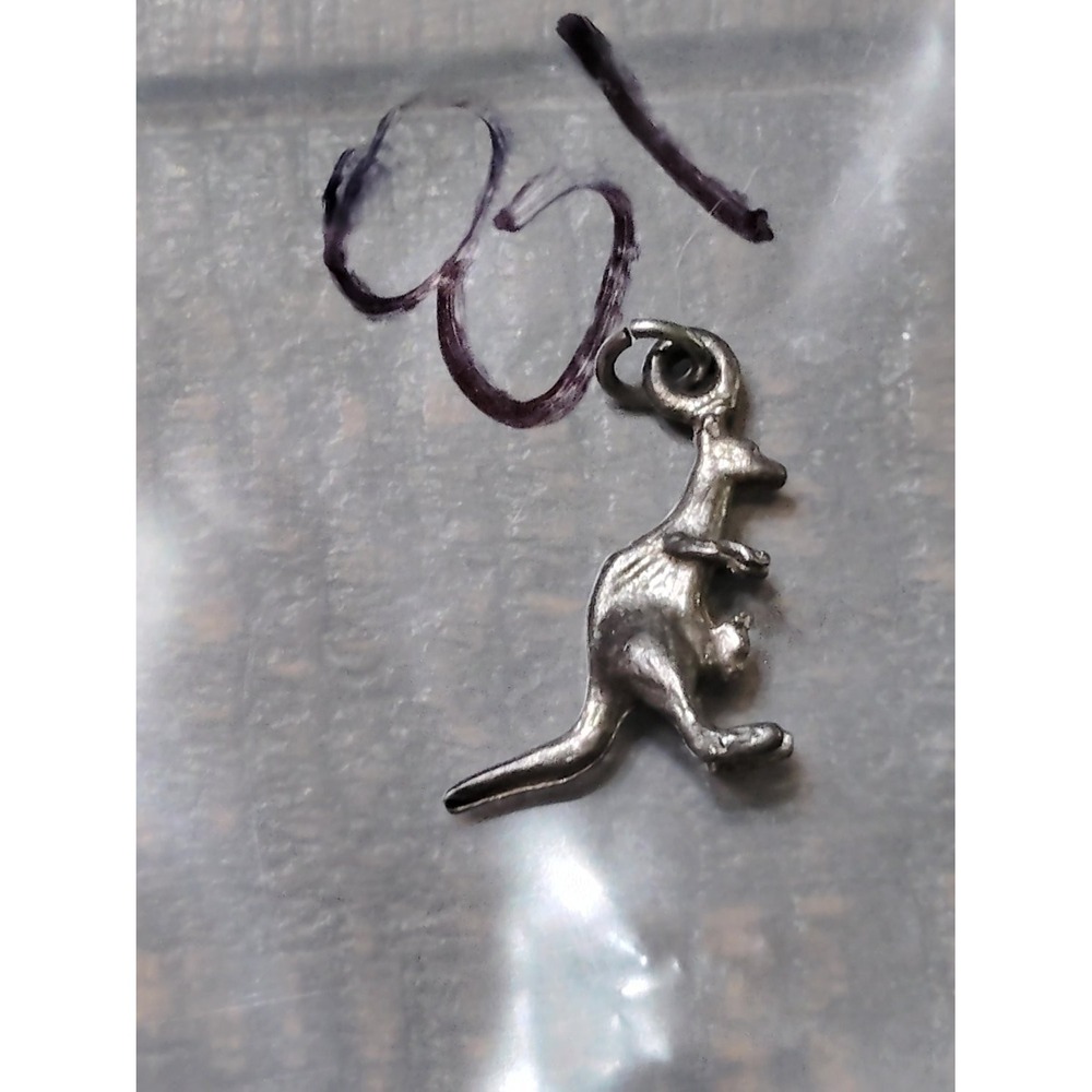 Kangaroo with Joey in Pouch Charm Pendant 925 vintage Animal Baby